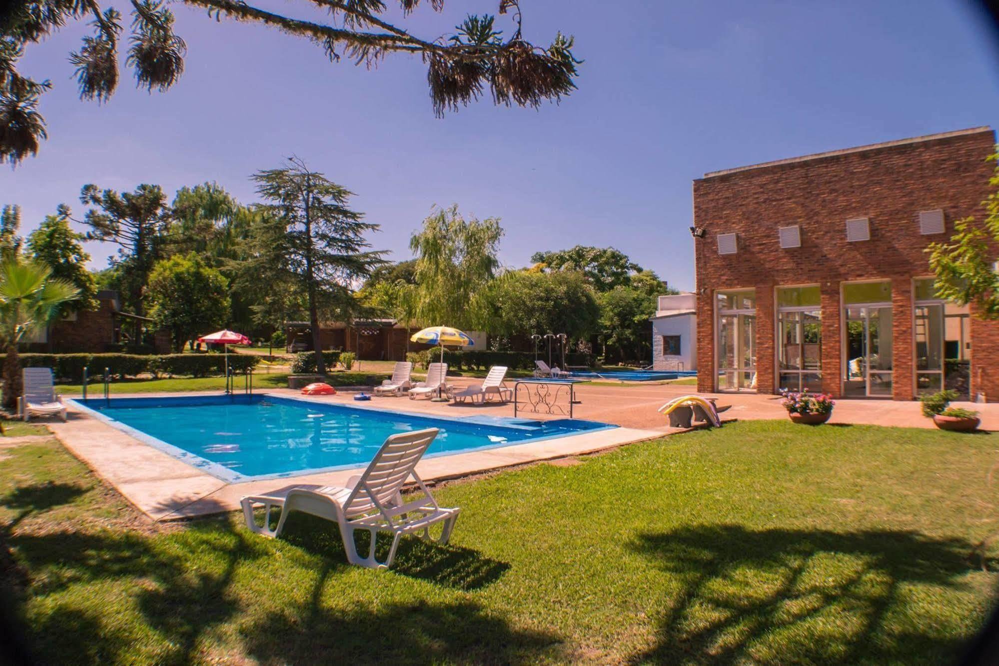 Brisas Del Rio Apart Hotel Termas del Daymán Exterior foto